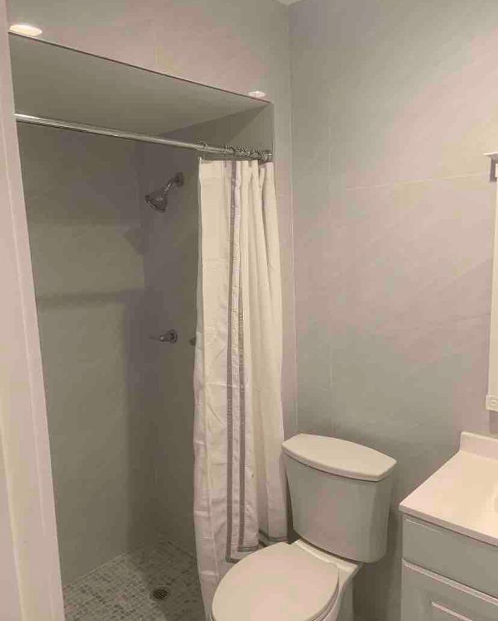 Room & Private Bathroom Boca Raton Exterior photo
