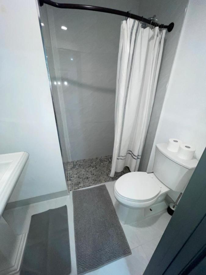 Room & Private Bathroom Boca Raton Exterior photo